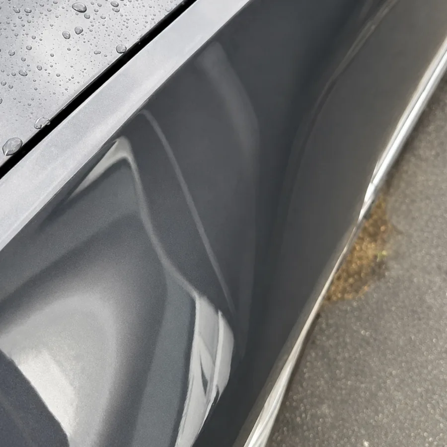 Hetzelfde paneel na het polijsten, spiegelglad